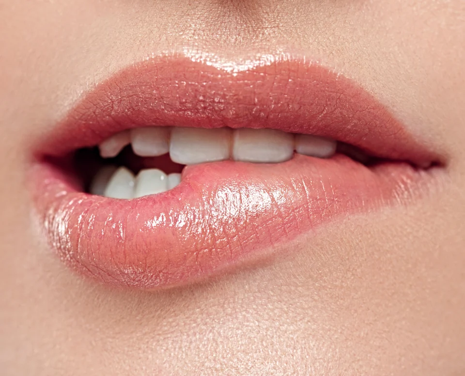 Was ist bei einer Lippenunterspritzung realistisch?